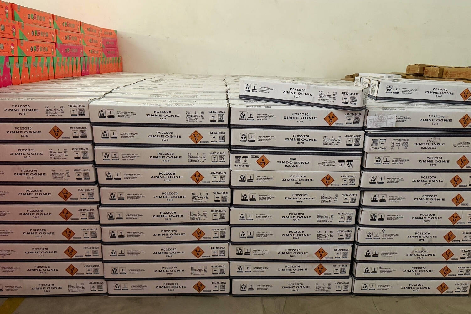 Zimne ognie w magazynie Sokara